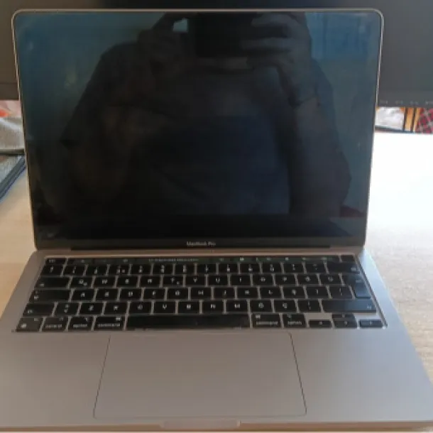 MacBook Pro 13.3inch M2 16GB Ram 256GB SSD (1 Yıl garantisi var)
